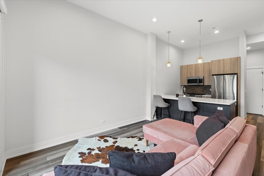 2317 N Clark Street - Photo 4