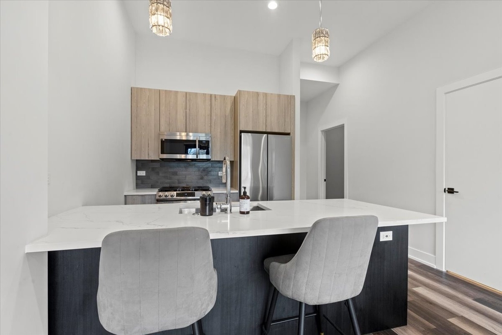 2317 N Clark Street - Photo 6