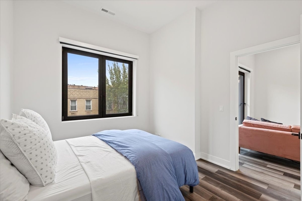 2317 N Clark Street - Photo 9
