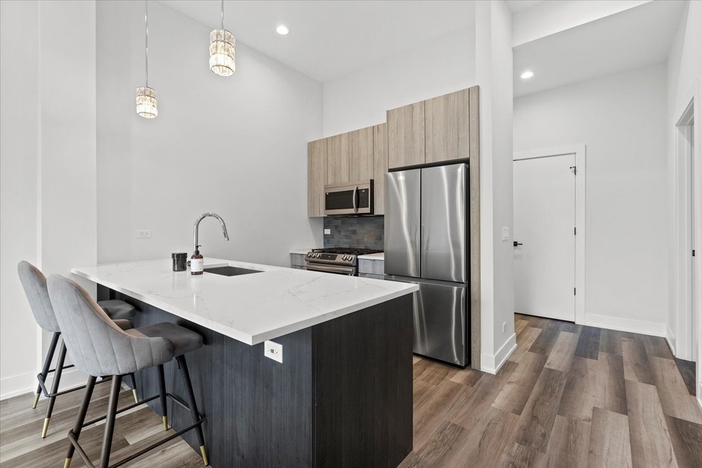 2317 N Clark Street - Photo 5