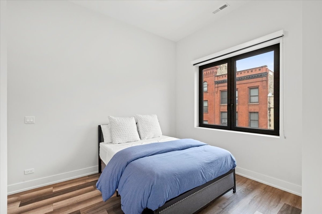 2317 N Clark Street - Photo 8