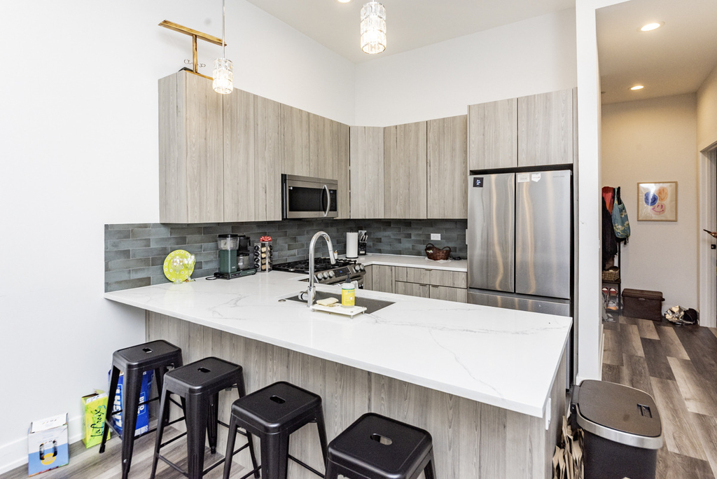 2317 N Clark Street - Photo 3