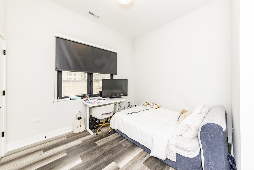 2317 N Clark Street - Photo 11