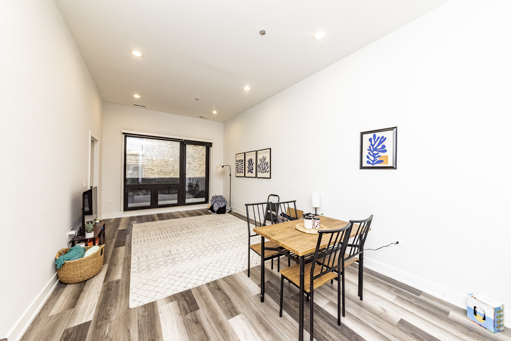 2317 N Clark Street - Photo 2