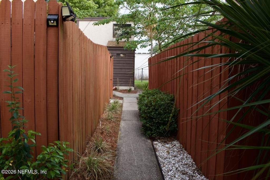 1561 Arcadia Drive - Photo 2