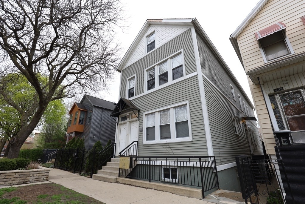 1738 W Altgeld Street - Photo 0