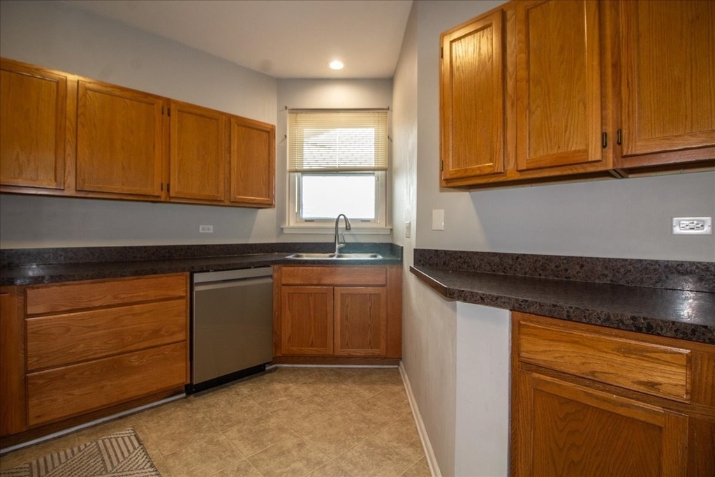 1216 Tennyson Lane - Photo 5