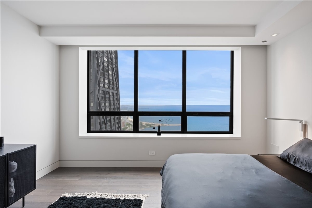 180 E Pearson Street - Photo 10