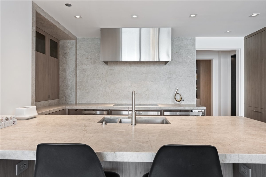 180 E Pearson Street - Photo 6
