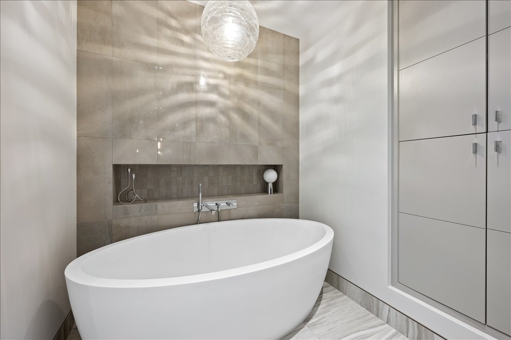 180 E Pearson Street - Photo 12