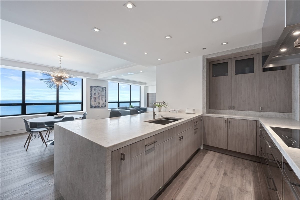 180 E Pearson Street - Photo 1