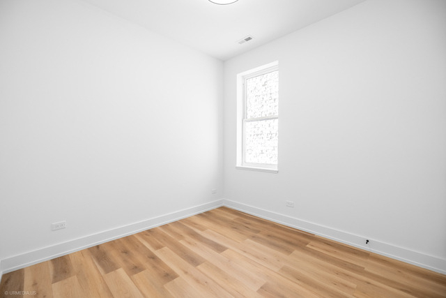2113 N Kenmore Avenue - Photo 16