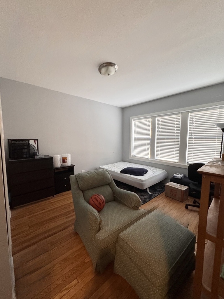 941 E 54th Place - Photo 4