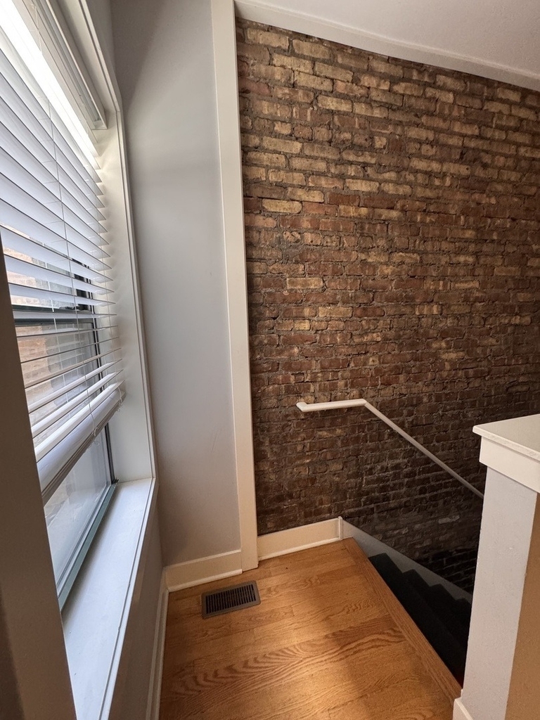 941 E 54th Place - Photo 8