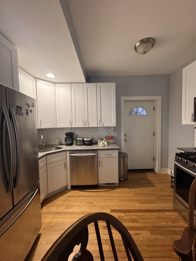 941 E 54th Place - Photo 3
