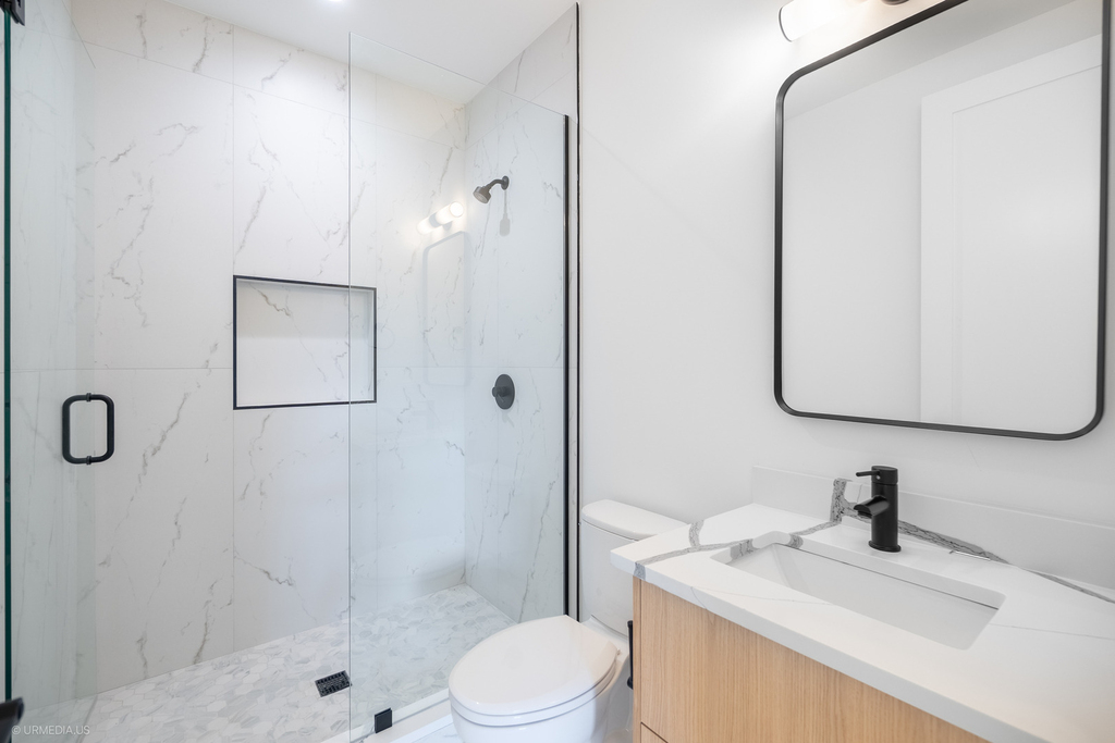 2113 N Kenmore Avenue - Photo 14