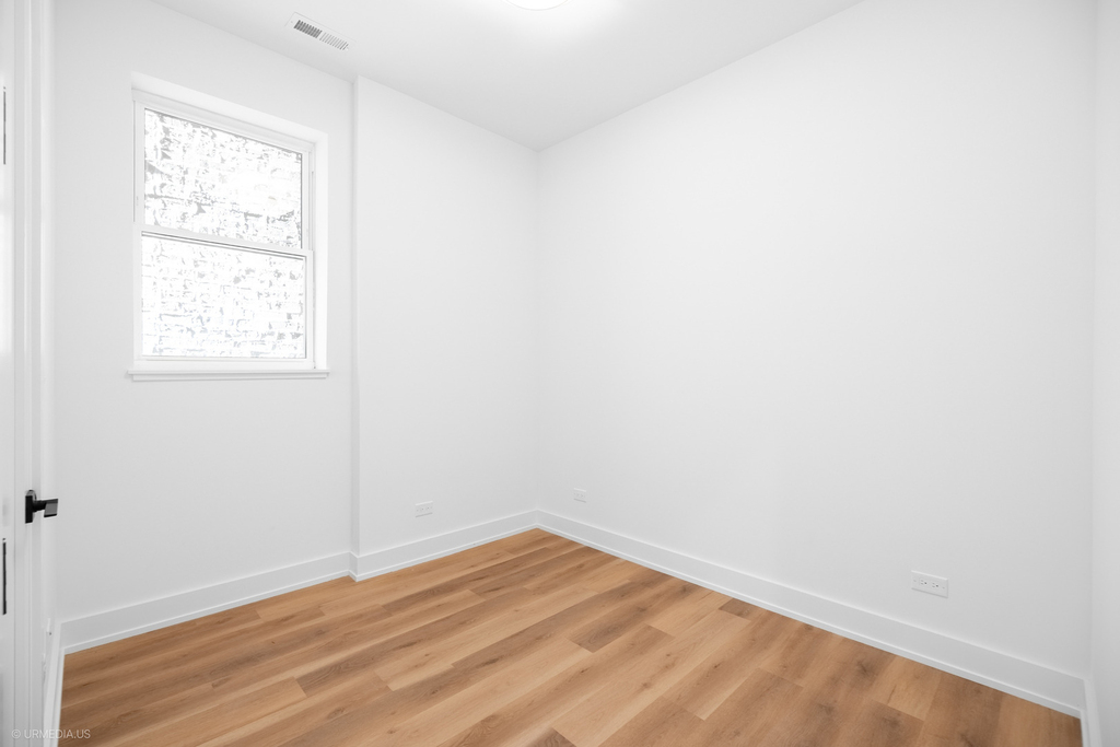 2113 N Kenmore Avenue - Photo 19