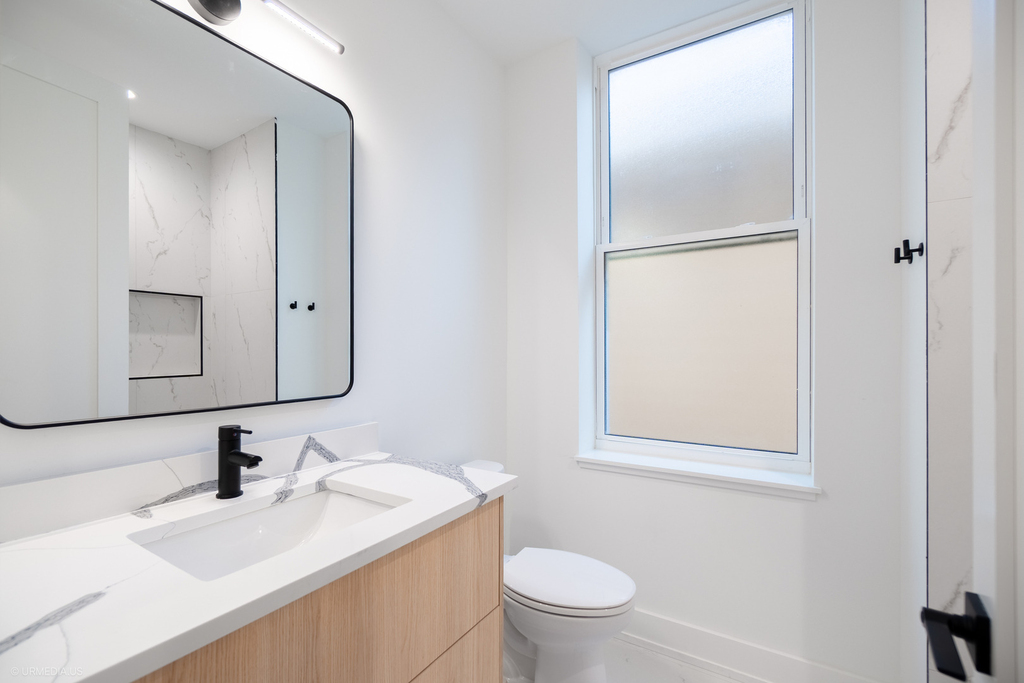 2113 N Kenmore Avenue - Photo 20