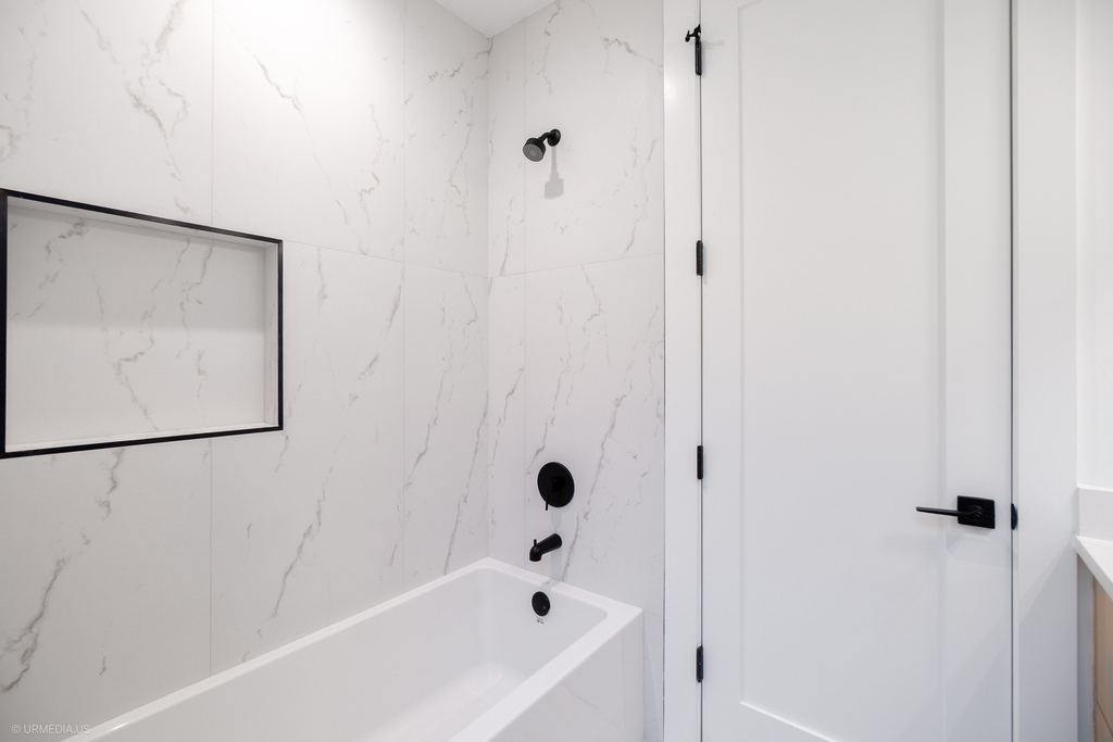 2113 N Kenmore Avenue - Photo 21