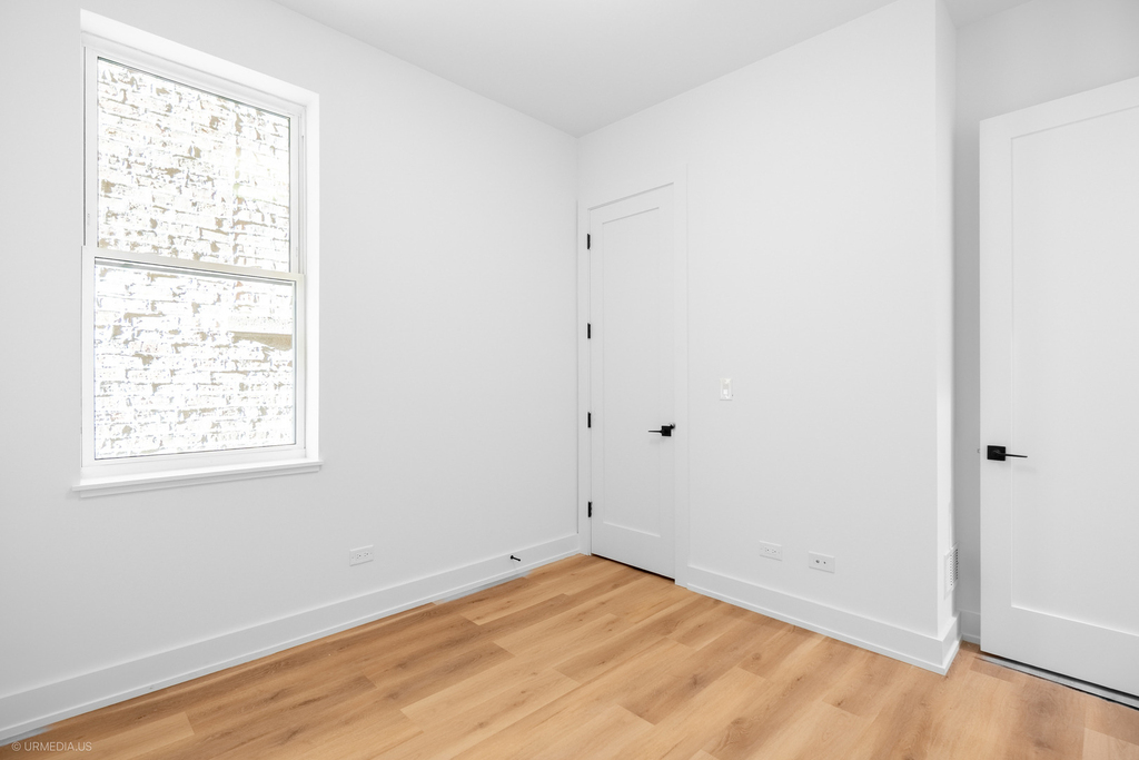 2113 N Kenmore Avenue - Photo 17