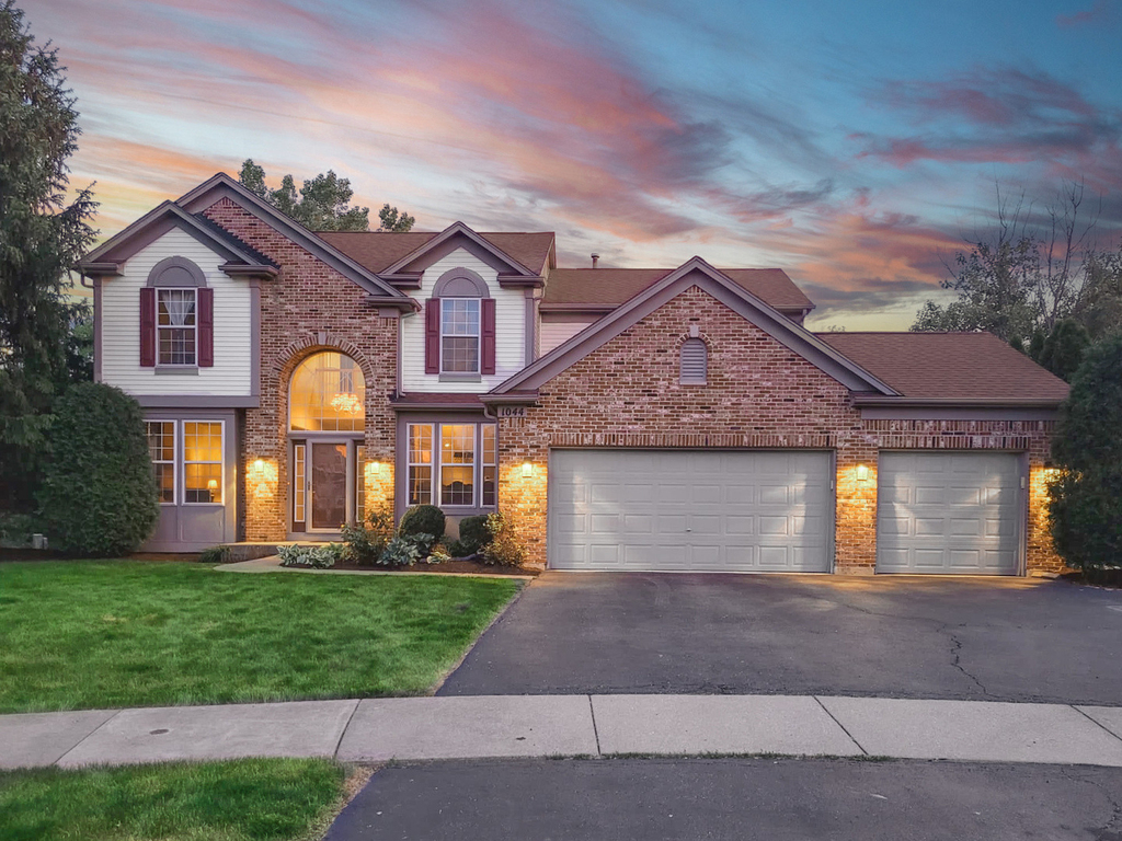 1044 Oakhill Drive - Photo 2