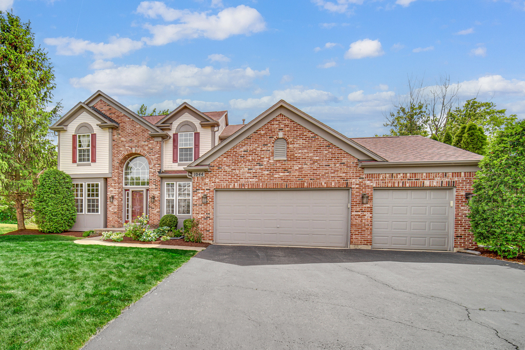 1044 Oakhill Drive - Photo 0