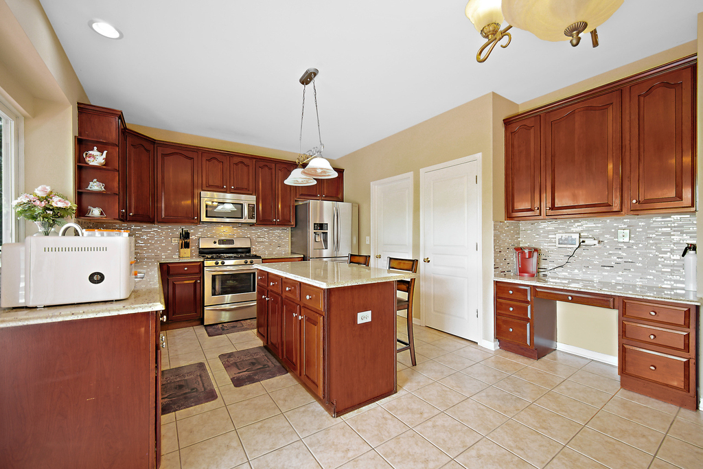 1044 Oakhill Drive - Photo 8