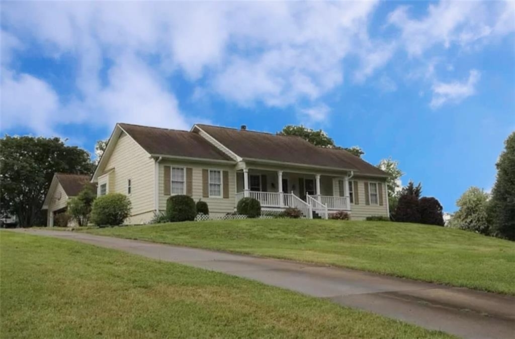 818 Springlake Road - Photo 0