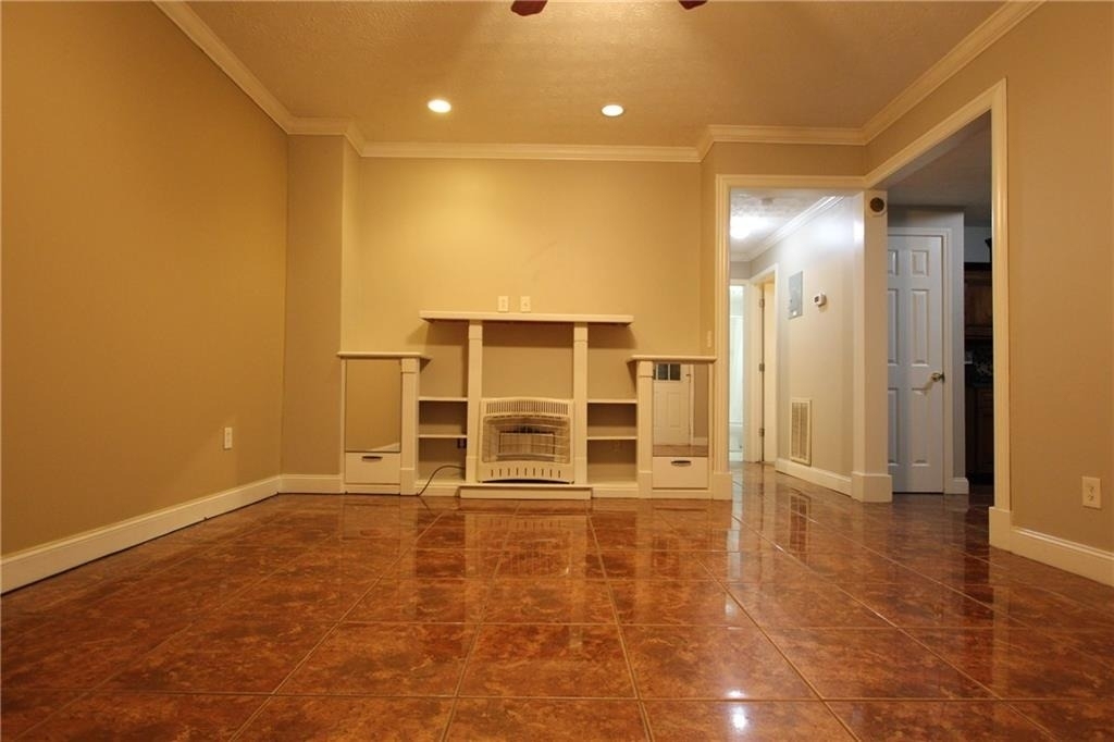 818 Springlake Road - Photo 3