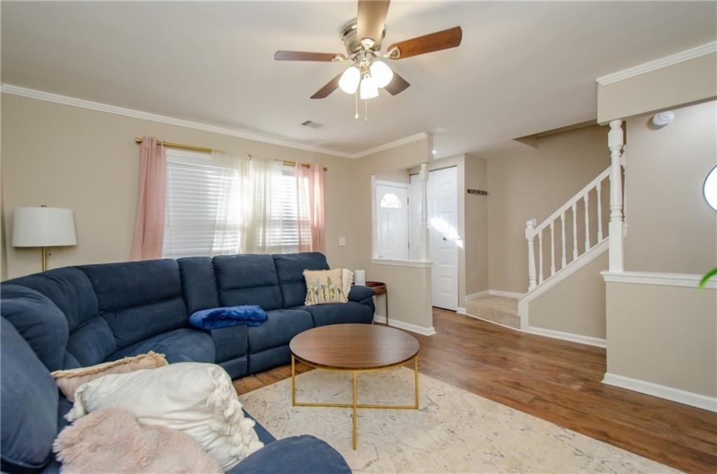 1066 Wedgewood Lane - Photo 2