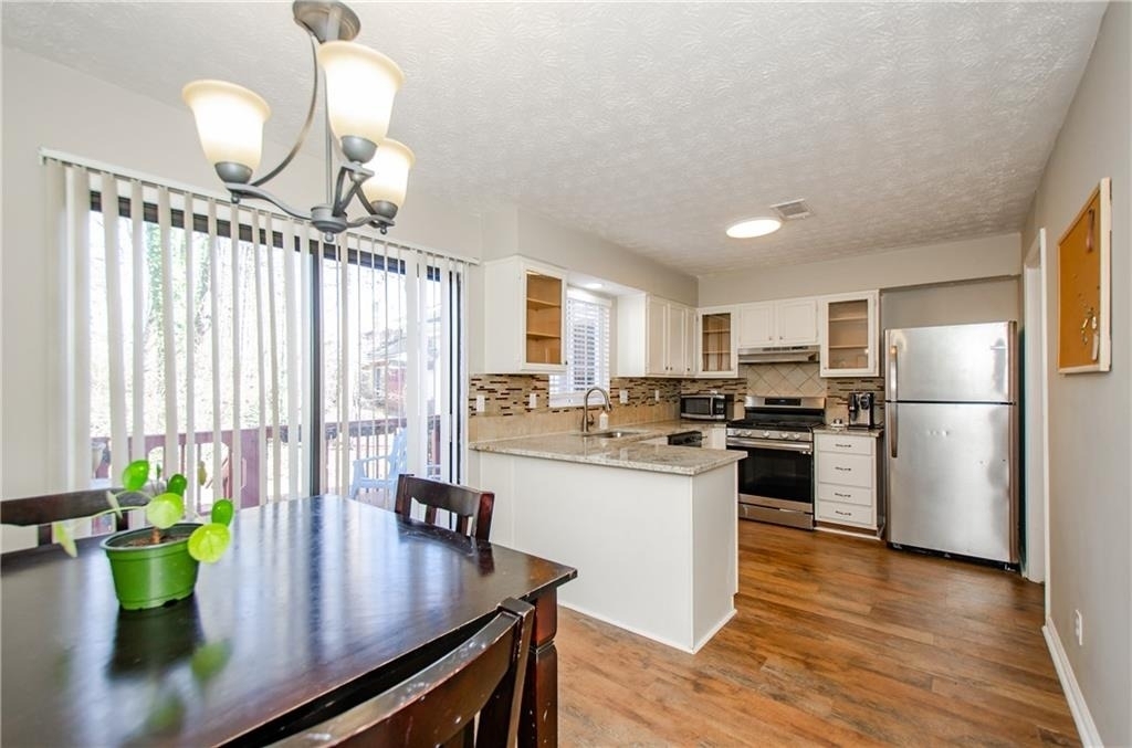 1066 Wedgewood Lane - Photo 4
