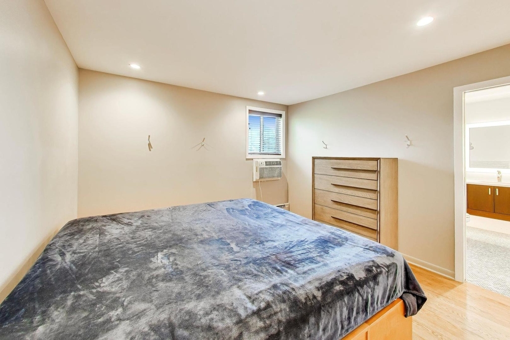 2722 Central Street - Photo 16