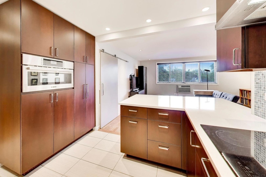 2722 Central Street - Photo 14