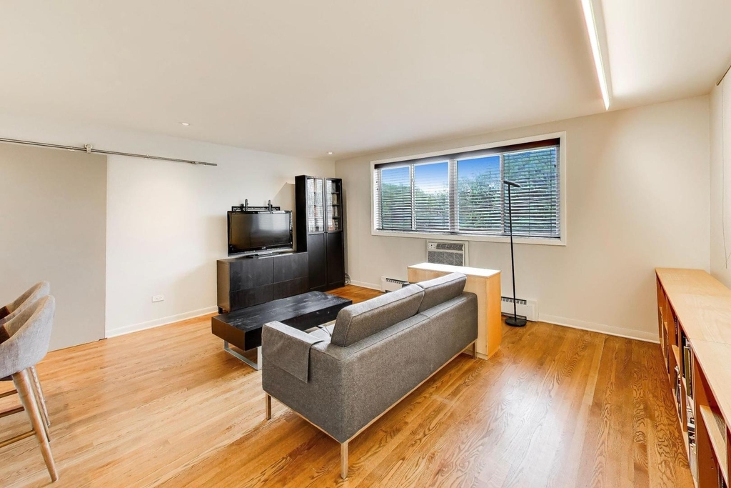 2722 Central Street - Photo 8