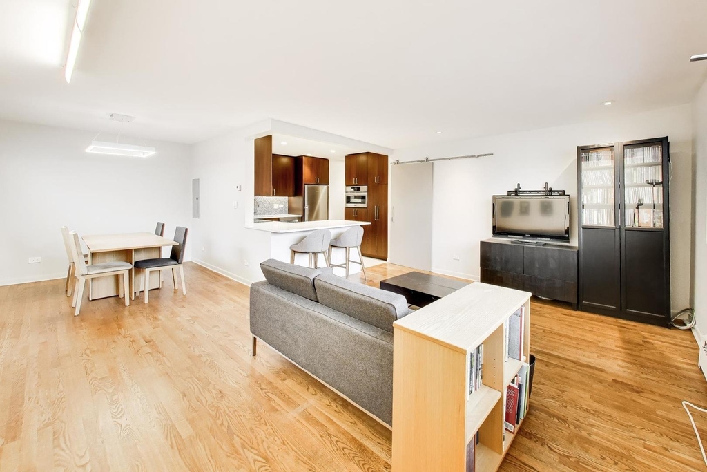 2722 Central Street - Photo 9