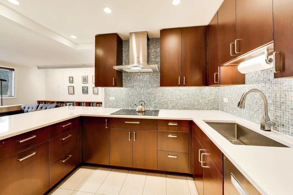 2722 Central Street - Photo 12