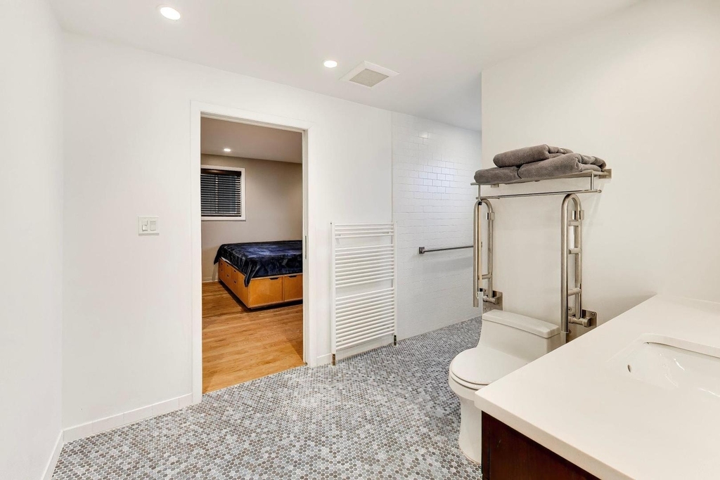 2722 Central Street - Photo 19