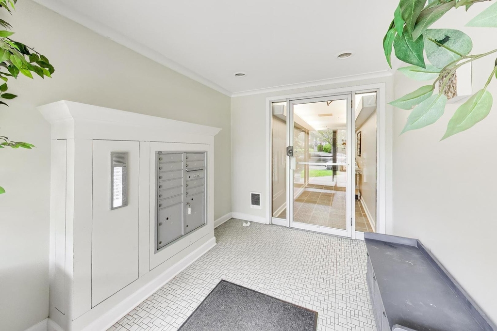 2722 Central Street - Photo 3