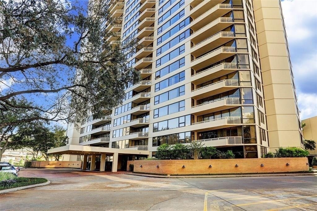 15 Greenway Plaza - Photo 1