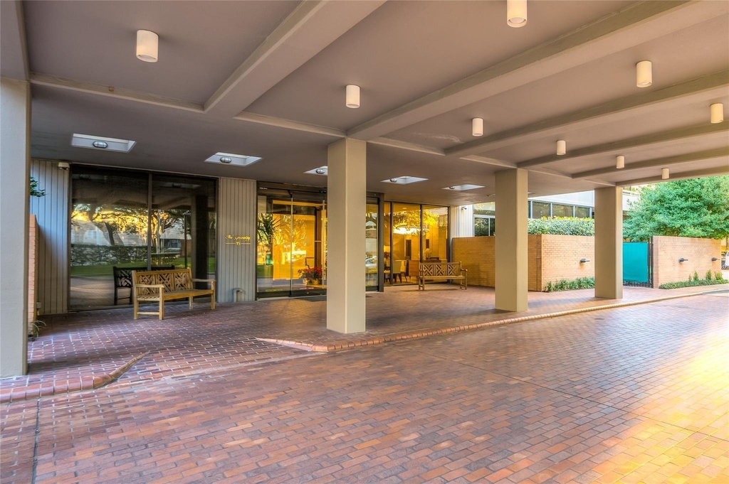 15 Greenway Plaza - Photo 3