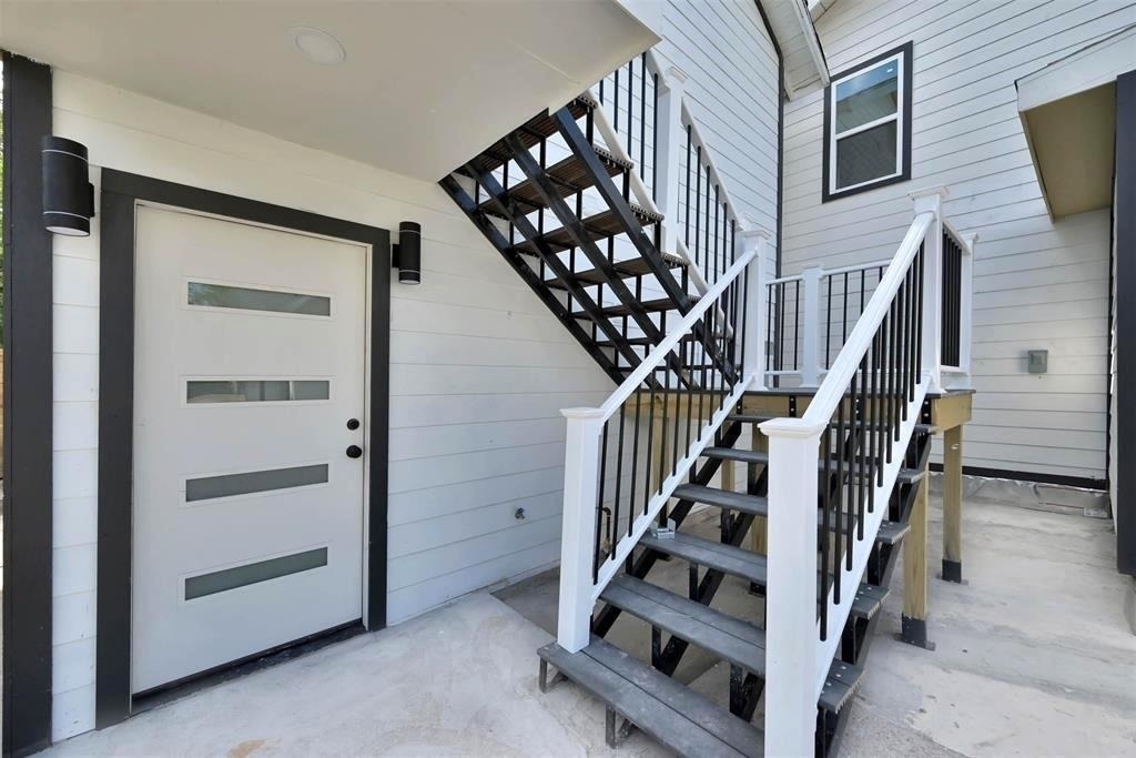 2304 Chapman Street - Photo 2