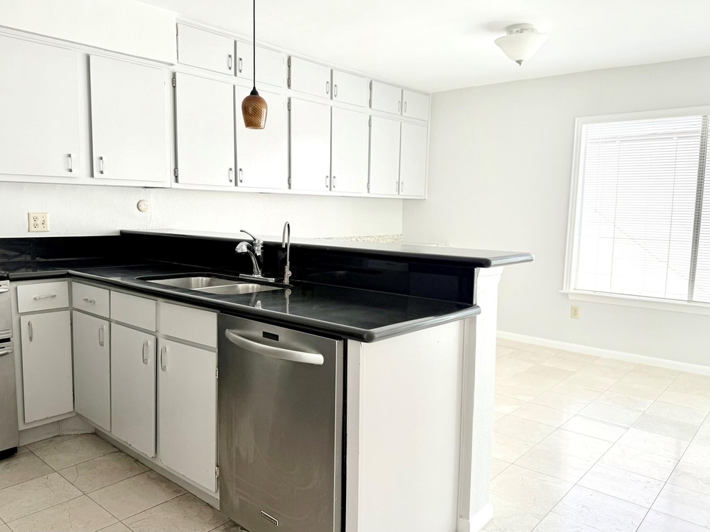 11633 Village Place Drive - Photo 5