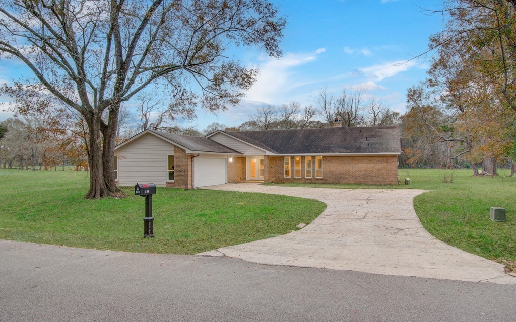 523 Brandon Road - Photo 0