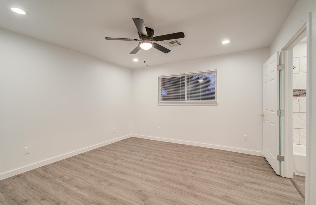 523 Brandon Road - Photo 14