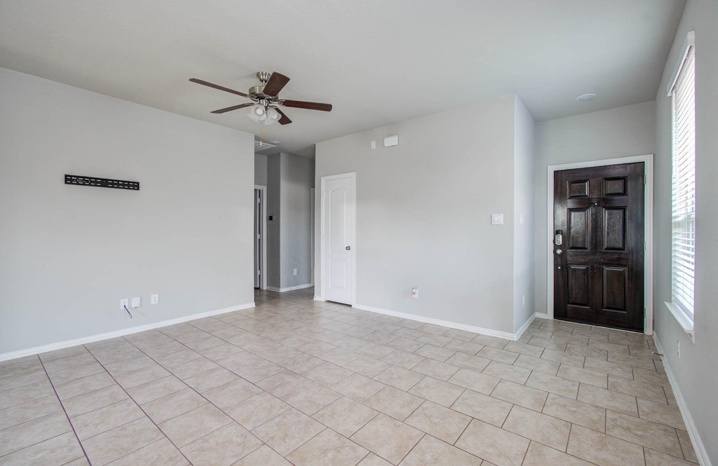 7427 French Quarter Court - Photo 7
