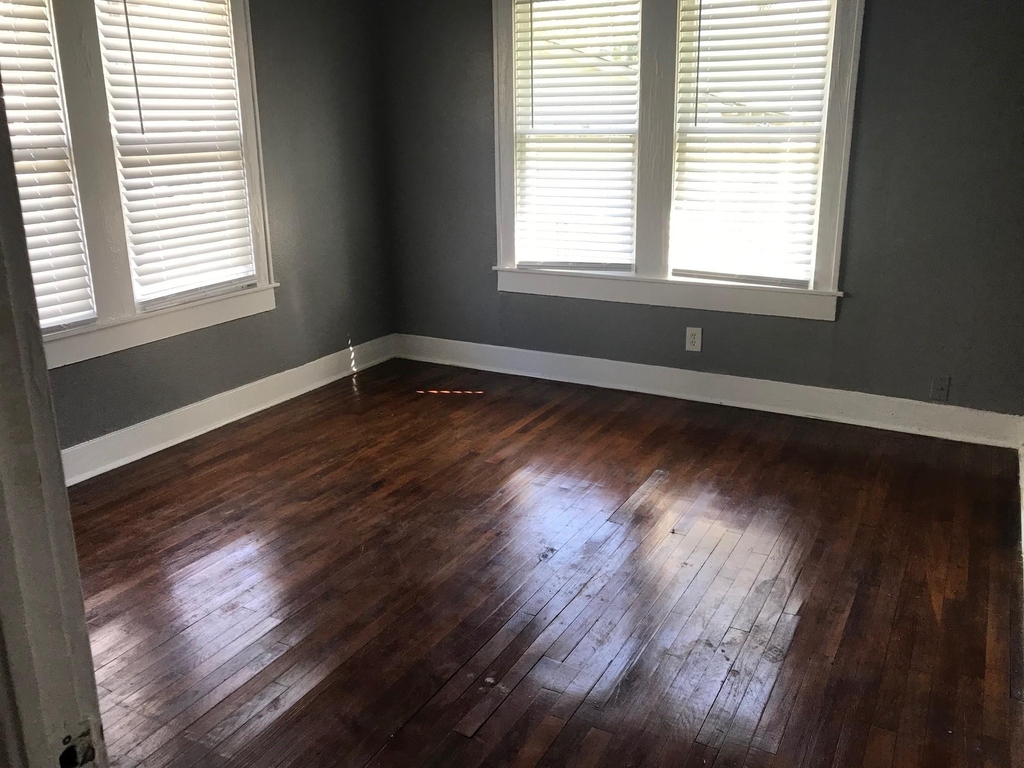 226 E 25th Street - Photo 8