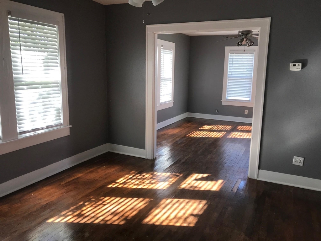 226 E 25th Street - Photo 2