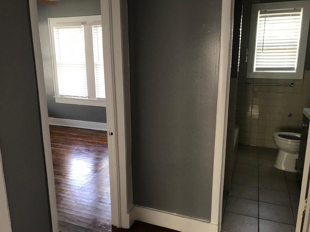 226 E 25th Street - Photo 5