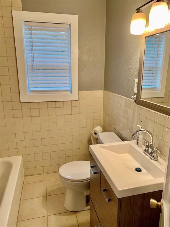 226 E 25th Street - Photo 6