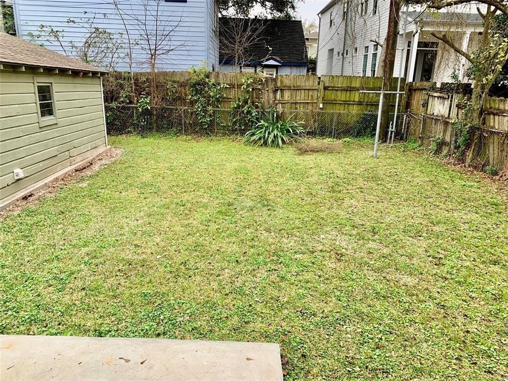 226 E 25th Street - Photo 10